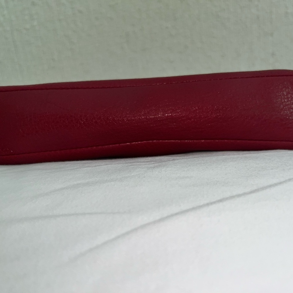 Vintage! Coach wristlet in deep red with gold hardware - Picture 5 of 9